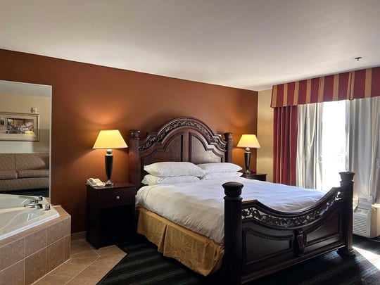 King with Whirlpool Tub