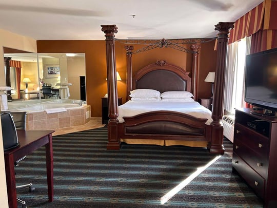 King with Whirlpool Tub