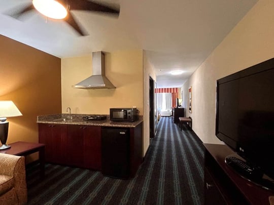 Queen Suite with Kitchenette