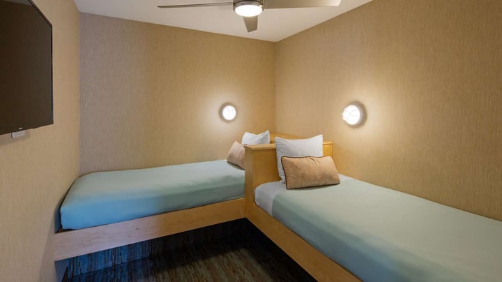 King Suite with Two Singles