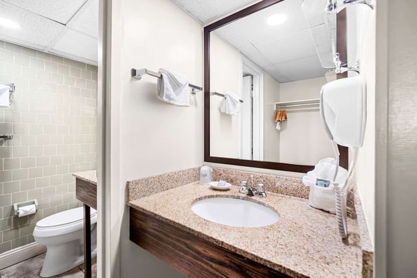 2 Queen Bed Bathroom