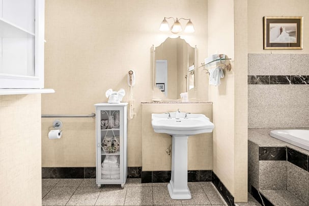 King Jacuzzi Bathroom