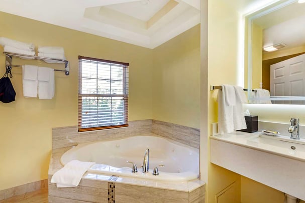 King Jetted Bathroom