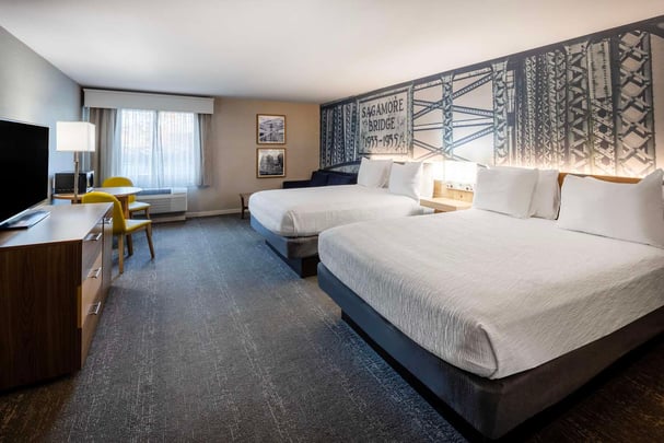 DLXQ Deluxe Queen with Sofa Bed