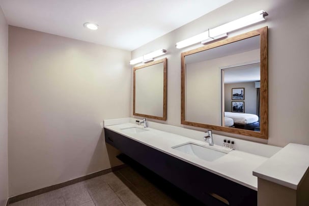 FSTE Family Suite Queen Beds