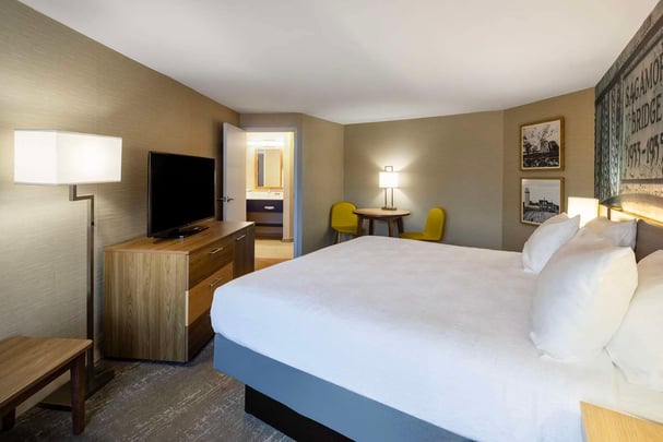 EXCKQ King Queen Suite