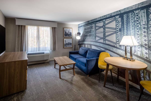 EXEC Suite Queen Beds and Sofa Bed