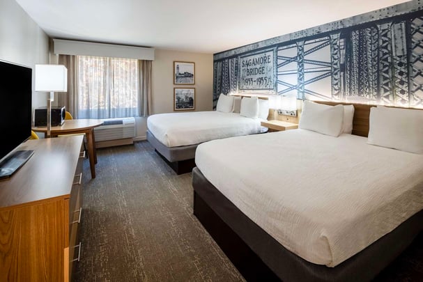 FSTE Family Suite Queen Beds