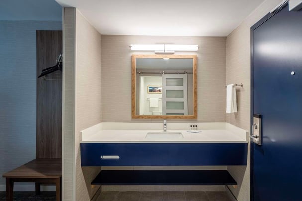 STDQS Standard Queen with a Shower