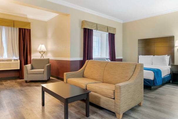 Accessible 2 Queen Suite