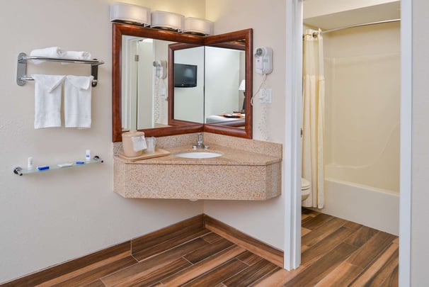 Suite Bathroom
