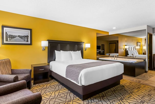 King Bed Room Jacuzzi