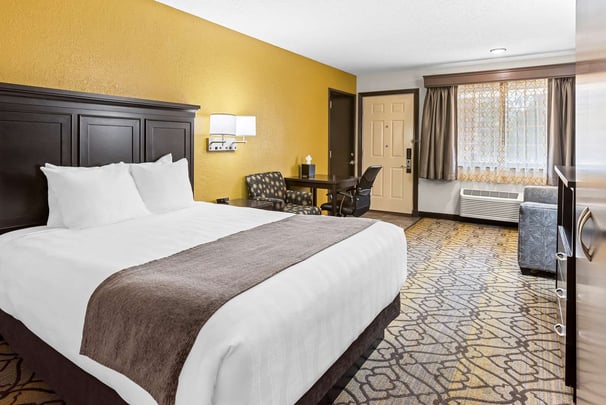 Queen Accessible Room