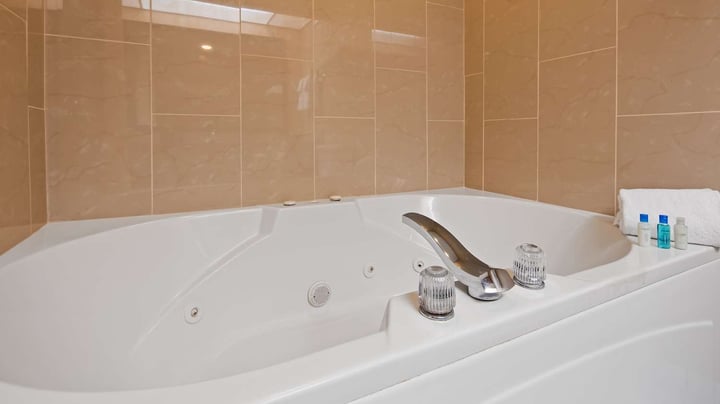 Guest Room Whirlpool Tub