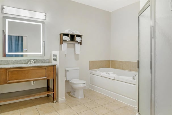 Guest Bathroom (Whirlpool)