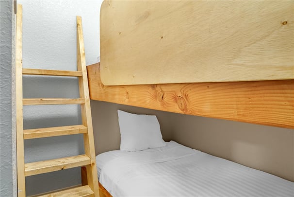 Queen & Bunkbed Suite