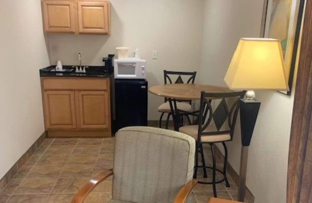 Queen Room with Wet Bar