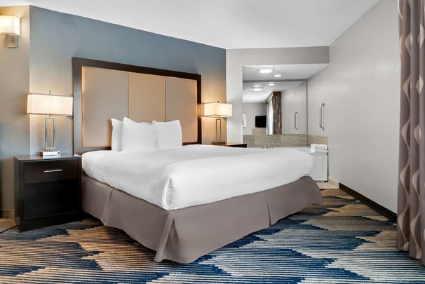 King Suite Fireplace Whirlpool