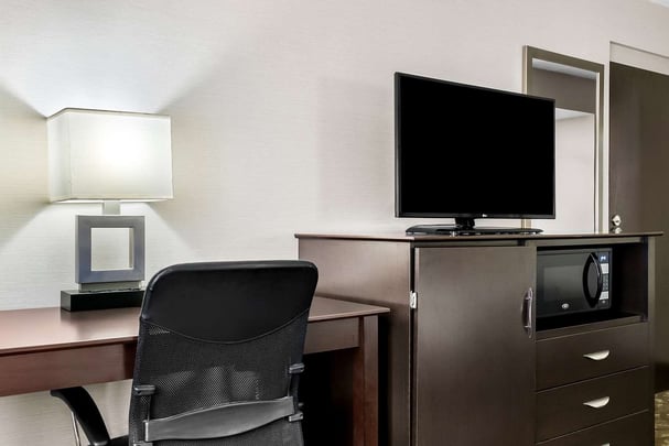 ADA 2 Queen Bed Room