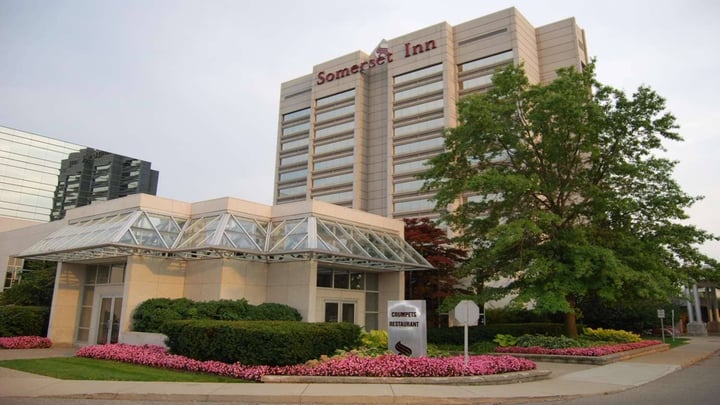 Somerset Inn Exterior