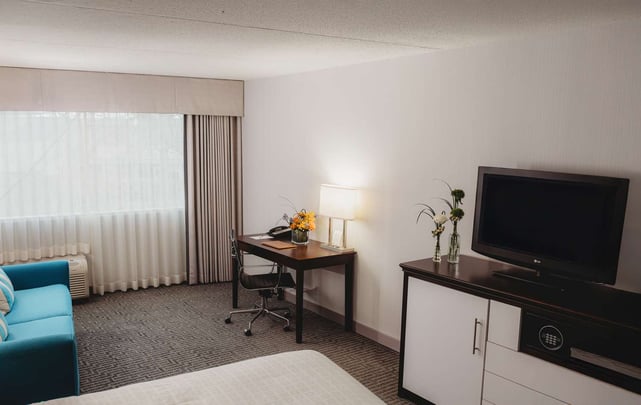 Somerset Inn Executive King with Queen Sofa Bed