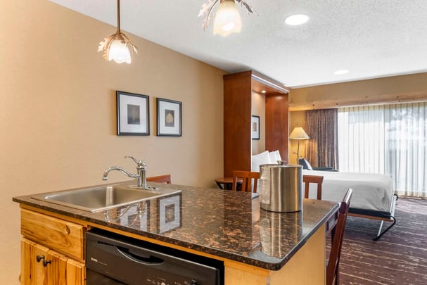 Single Queen Kitchen