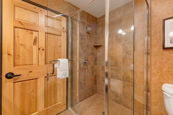 Suite King Fireplace Whirlpool