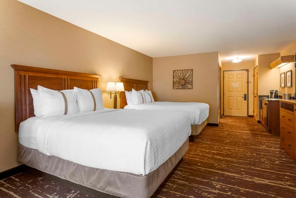 Lakefront Queen Patio