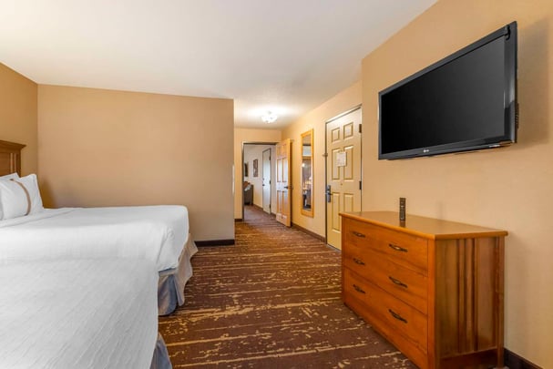 ADA Double Queen Tub