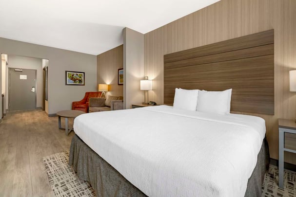 King Suite Hearting Shower