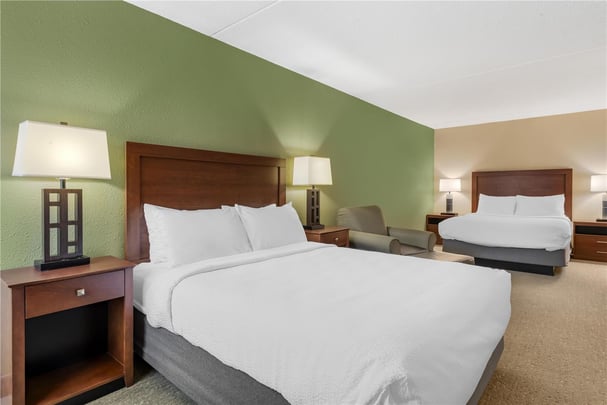 Double Queen Suite HC