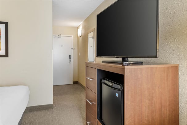 Double Queen Guest Room