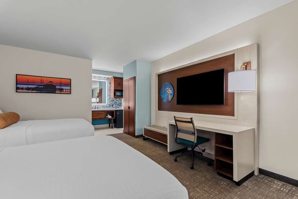 2 Queen Suite (Large Room)