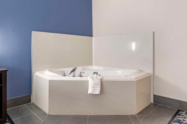 King Jacuzzi Suite