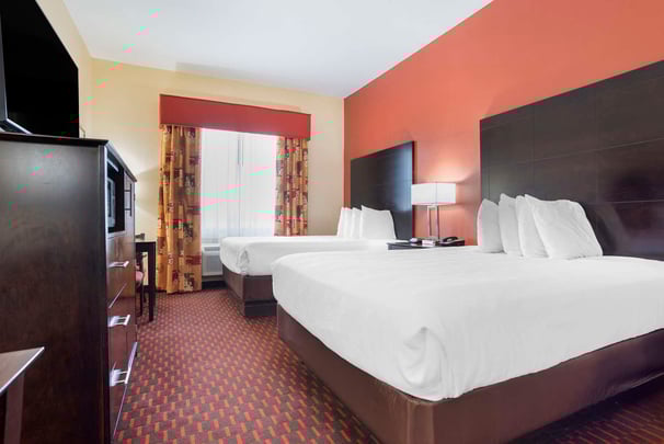 Two Queen Suite w Sofabed