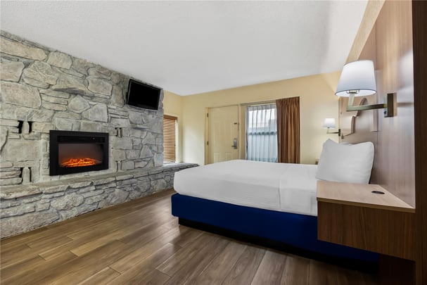 1 King, 1 double bed suite