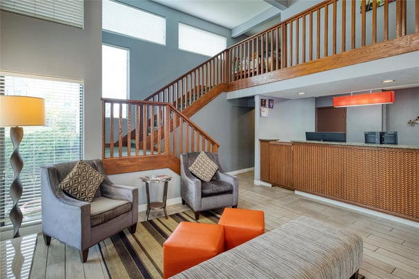 Lobby / Front Desk Reception