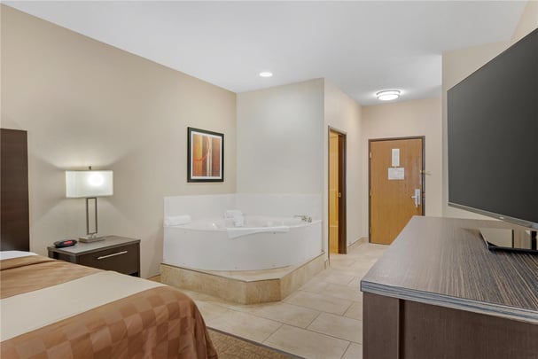 One King Whirlpool Guest Room