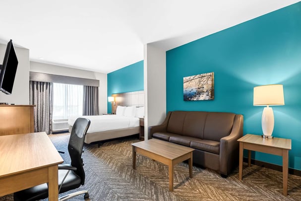 ADA Suite King & Queen Roll-in