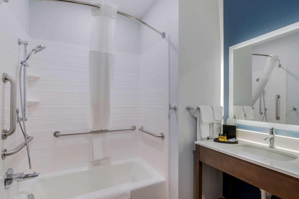 ADA Guest Room Bath