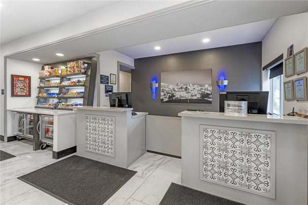 BW Independence MO Lobby