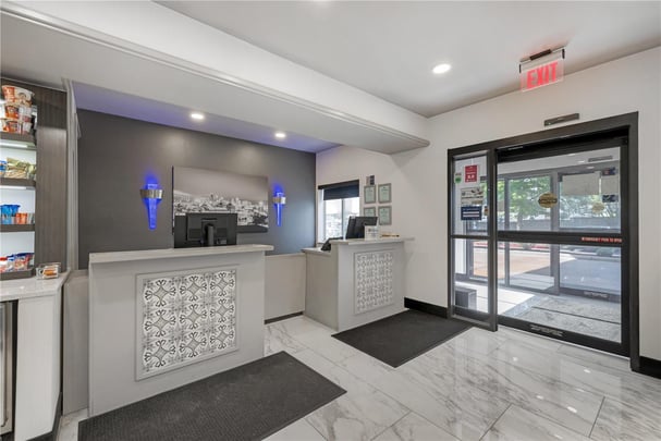 BW Independence MO Lobby