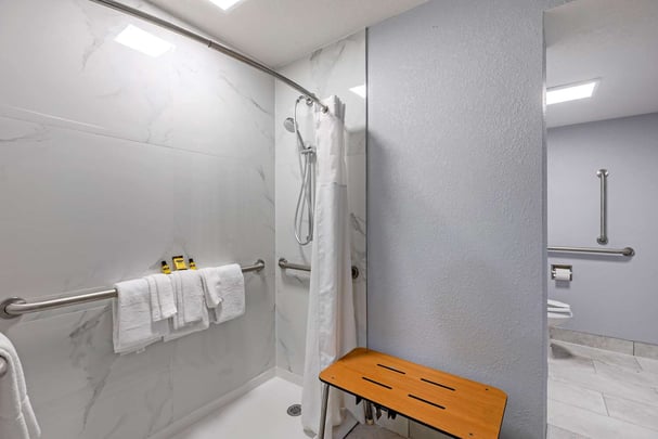 ADA Double Queen, Walk-in Shower