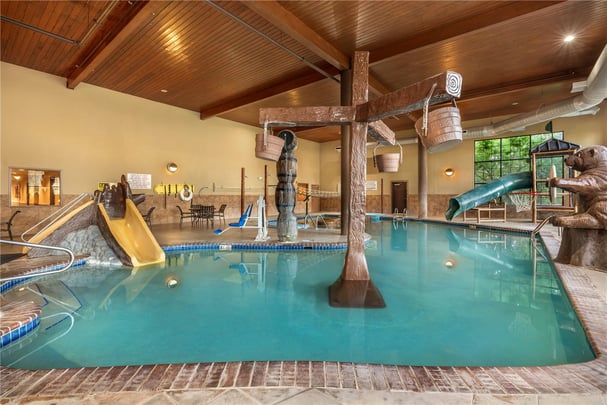Indoor Pool / Hot Tub / Playland