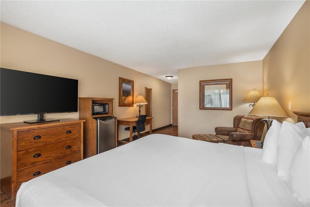 ADA King w/ Roll-in Shower