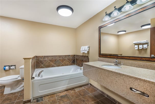 Double Queen Suite Bathroom