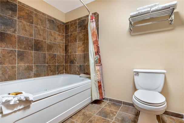 King Suite Loft Bathroom