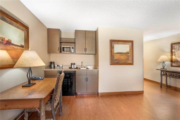 King Suite w/ Sofabed