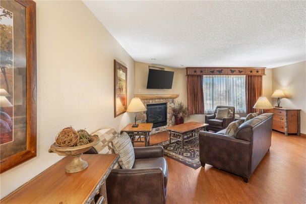 King Suite w/ Sofabed