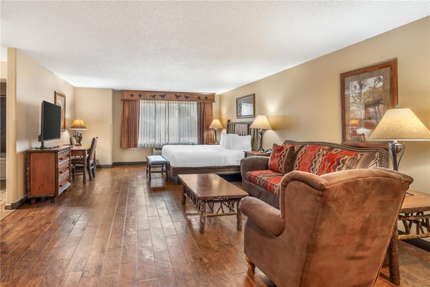 King Suite w/ Sofabed 2